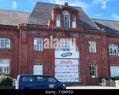 Stockport UK, 4. Oktober 2024. Die McVities-Fabrik in Stockport. Stockfoto