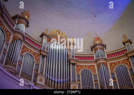 Verzierte Pfeifenorgel im historischen Gebäude, Helsinki, Finnland Stockfoto