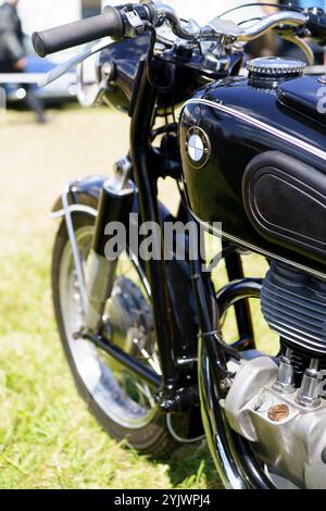 Iserlohn Gruermannscheide, NRW, Deutschland. Juli 2024. Altes Vintage Black BMW Motorrad Stockfoto