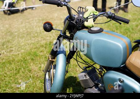 Iserlohn Gruermannscheide, NRW, Deutschland. Juli 2024. Vintage Simson Motorrad Stockfoto