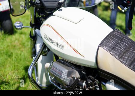 Iserlohn Gruermannscheide, NRW, Deutschland. Juli 2024. Altes Vintage Motorrad Motto Guzzi Nahaufnahme Stockfoto