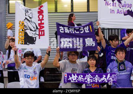 Die Fans von Sanfrecce Hiroshima zeigen ihre Unterstützung während der AFC Champions League Two: Dem Spiel Sydney FC gegen Sanfrecce Hiroshima zwischen Sydney FC und SanFrecce Stockfoto