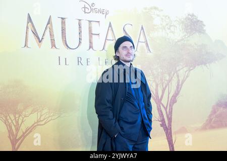 Rom, Italien. November 2024. Der italienische Schauspieler Luca Marinelli nimmt am Fotoaufruf des Films „Mufasa: IL Re Leone“ im Space Cinema Moderno in Rom Teil (Foto: Matteo Nardone/Pacific Press) Credit: Pacific Press Media Production Corp./Alamy Live News Stockfoto