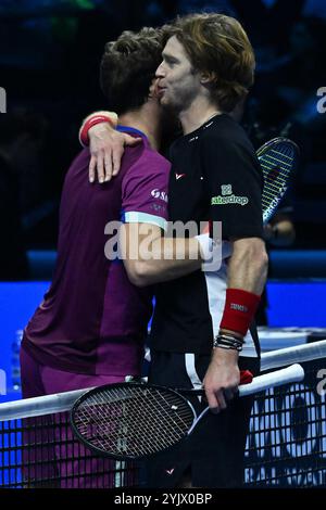 Casper Ruud (NOR) und Andrey Rublev (RUS) während des Mannes-Einzelspiels des sechsten Tages des Nitto ATP-Finals 2024 in der Inalpi Arena am 15. November 2024 in Turin, Italien. Stockfoto