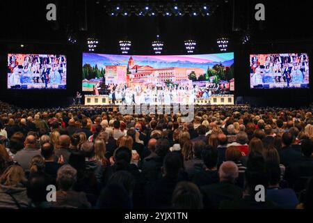 Cropai, Zagreb, 151124. Arena Zagreb. Konzert von Andre Rieu und Johann Strauss Orchestra. Foto: Josip Bandic / CROPIX Copyright: XxJosipxBandicx andre rieu15-151124 Stockfoto