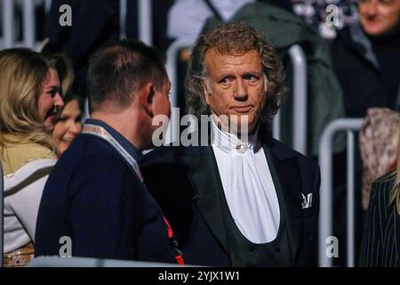 Cropai, Zagreb, 151124. Arena Zagreb. Konzert von Andre Rieu und Johann Strauss Orchestra. Auf dem Foto: Andre Rieu. Foto: Josip Bandic / CROPIX Copyright: XxJosipxBandicx andre rieu02-151124 Stockfoto