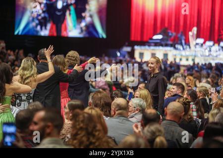 Cropai, Zagreb, 151124. Arena Zagreb. Konzert von Andre Rieu und Johann Strauss Orchestra. Foto: Josip Bandic / CROPIX Copyright: XxJosipxBandicx andre rieu05-151124 Stockfoto