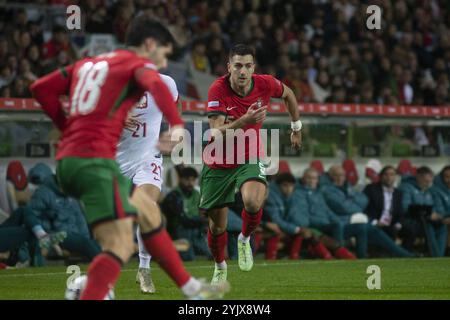 Porto, Portugal. November 2024. PORTO, PORTUGAL - 15. NOVEMBER: Diogo Dalot läuft am 15. November 2024 in Porto, Portugal für das UEFA Nation League-Gruppenspiel zwischen Portugal und Polen im Dragão-Stadion. (Foto: Sergio Mendes/PxImages) Credit: PX Images/Alamy Live News Stockfoto