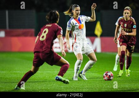 Danielle VAN DE DONK aus Lyon und Benedetta GLIONNA von AS Roma während der UEFA Women&#39;s Champions League, Gruppe A Fußballspiel zwischen AS Roma und Olympique Lyonnais am 13. November 2024 im Tre Fontane Stadion in Rom, Italien Stockfoto