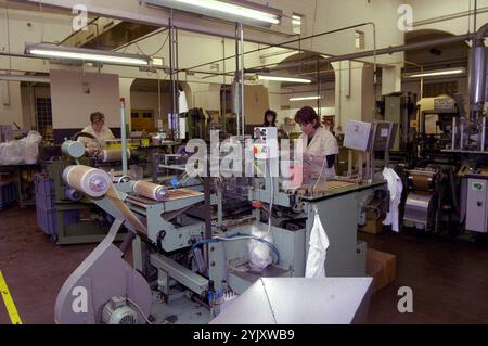 Herstellung und Verarbeitung von Tabakwaren in einer Fabrik Herstellung von Tabakwaren in einer Fabrik Stockfoto