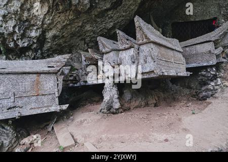 Buntu Kesu Grave Touristengebiet, das mehr als 700 Jahre alt ist in Tana Toraja, 3. Oktober 2024, Süd-Sulawesi Stockfoto