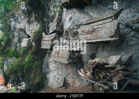 Buntu Kesu Grave Touristengebiet, das mehr als 700 Jahre alt ist in Tana Toraja, 3. Oktober 2024, Süd-Sulawesi Stockfoto