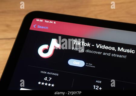 OSTRAVA, TSCHECHIEN – 24. SEPTEMBER 2024: App Store mit TikTok Social Media Mobile App Stockfoto