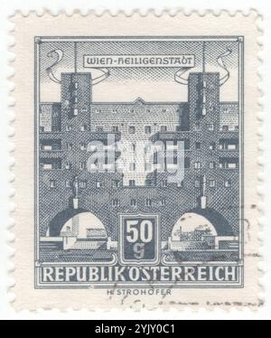 ÖSTERREICH - 23. Oktober 1959: 50 grosche bläulich-schwarze Briefmarke mit Gehäusebild, Karl-Marx-Hof, Wien-Heiligenstadt. Der Karl-Marx-Hof ist eine große Municipial-Wohnanlage (fast 1400 Wohnungen), entworfen von Karl EHN, einem Schüler des berühmten österreichischen Architekten Otto Wagner, erbaut zwischen 1927 und 1930. Sie war bis 1892 selbständige Gemeinde und gehört heute zu Döbling, dem 19. Wiener Gemeindebezirk Stockfoto
