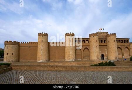 Panoramablick auf den Aljaferia-Palast in Saragossa, Spanien Stockfoto