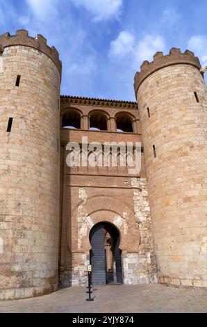 Blick auf den Aljaferia-Palast in Saragossa, Spanien Stockfoto