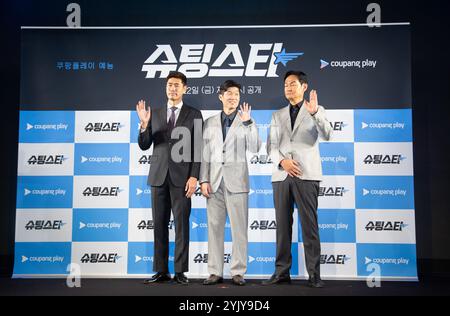 Seol Ki-Hyeon, Park Ji-Sung und Choi Yong-Soo, 14. November 2024: (L-R) Seol Ki-Hyeon, ein Weltcupstar und ehemaliger Manager des Gyeongnam FC der K League 2, Park Ji-Sung, ehemaliger Kapitän der südkoreanischen Fußballnationalmannschaft und Manchester United-Ikone, und Choi Yong-Soo, ein Weltcupstar und Veteran Manager, der die K League-Teams FC Seoul und Gangwon FC geleitet hat, posieren auf einer Pressekonferenz der koreanischen Streaming-Plattform Coupang Play-Reality-Serie „Shooting Star“ in Seoul. Die Serie bringt südkoreanische Fußballlegenden für die Wettkampfshow zurück. Die erste Episode des Programms Stockfoto