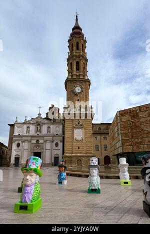 Blick auf die Kathedrale des Erlösers und den Glockenturm am Pilar-Platz. Saragossa, Spanien Stockfoto