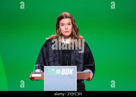 Wiesbaden 50. Bundesdelegiertenkonferenz von Bündnis 90/die Grünen, Wiesbaden, 16.11.2024. Luisa Neubauer spricht auf dem Parteitag, 50. Bundesdelegiertenkonferenz von Bündnis 90 /die Grünen, Wiesbaden, 16.11.2024. *** Wiesbaden 50 Bundesdelegiertenkonferenz Bündnis 90 die Grünen, Wiesbaden, 16 11 2024 Luisa Neubauer spricht auf der Parteikonferenz, 50 Bundesdelegiertenkonferenz Bündnis 90 die Grünen, Wiesbaden, 16 11 2024 Copyright: XEibner-Pressefoto/FlorianxWieganx EP FWD Stockfoto