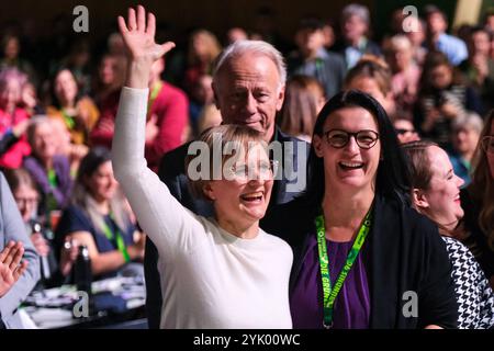 Wiesbaden 50. Bundesdelegiertenkonferenz von Bündnis 90/die Grünen, Wiesbaden, 16.11.2024. Franziska Brantner freut über die gewonnene Wahl, 50. Bundesdelegiertenkonferenz von Bündnis 90 /die Grünen, Wiesbaden, 16.11.2024. *** Wiesbaden 50 Bundestagsabgeordnete Bündnis 90 die Grünen, Wiesbaden, 16 11 2024 Franziska Brantner freut sich über den Wahlsieg, 50 Bundestagsabgeordnete Bündnis 90 die Grünen, Wiesbaden, 16 11 2024 Copyright: XEibner-Pressefoto/FlorianxWieganx EP FWD Stockfoto