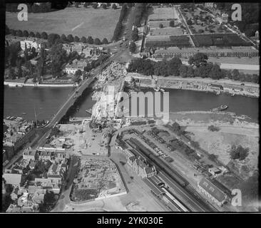 Bau der neuen Hampton Court Bridge neben der alten, Hampton Court, London, 1930er Jahre. Stockfoto