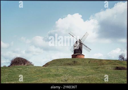 Blick bergauf in Richtung Brill Windmill aus Südwesten. Stockfoto