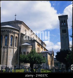 St Mary and St Nicholas's Church, West Street, Wilton, Wiltshire, 1994. Allgemeine Ansicht der Kirche St. Mary und St. Nicholas, Wilton, von Südwesten. Stockfoto