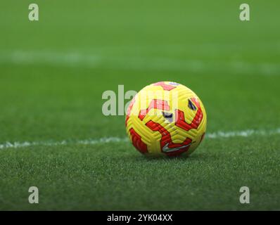 Brighton, Großbritannien. November 2024. Nike WSL Winter Ball vor dem Barclays Women's Super League Spiel zwischen Brighton und Hove Albion und West Ham United im American Express Stadium in Brighton, England am Samstag, den 16. November 2024. (Claire Jeffrey/SPP) Credit: SPP Sport Press Photo. /Alamy Live News Stockfoto