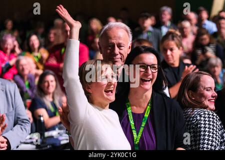 Wiesbaden 50. Bundesdelegiertenkonferenz von Bündnis 90/die Grünen, Wiesbaden, 16.11.2024. Franziska Brantner freut über die gewonnene Wahl, 50. Bundesdelegiertenkonferenz von Bündnis 90 /die Grünen, Wiesbaden, 16.11.2024. *** Wiesbaden 50 Bundestagsabgeordnete Bündnis 90 die Grünen, Wiesbaden, 16 11 2024 Franziska Brantner freut sich über den Wahlsieg, 50 Bundestagsabgeordnete Bündnis 90 die Grünen, Wiesbaden, 16 11 2024 Copyright: XEibner-Pressefoto/FlorianxWiegandx EP FWD Stockfoto