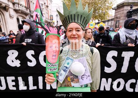 British Museum, London, Großbritannien. November 2024. Demonstranten beim Global March for Climate Justice in London. Quelle: Matthew Chattle/Alamy Live News Stockfoto