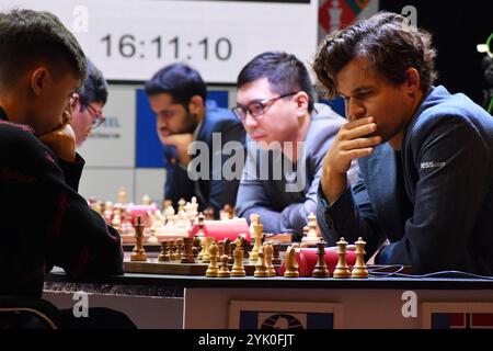 Kalkutta, Westbengalen, Indien. November 2024. Der norwegische Schachgroßmeister Magnus Carlsen gewinnt den Titel Tata Steel Chess India 2024 Rapid in der Open Category in Kalkutta. Von 9 Punkten erzielte er 7,5. Carlsen holte den Titel und beendete zwei Punkte vor seinem nächsten Cometitor, dem Indiens R. Praggnanandhaa (Credit Image: © Sayantan Chakraborty/Pacific Press via ZUMA Press Wire) NUR REDAKTIONELLE VERWENDUNG! Nicht für kommerzielle ZWECKE! Stockfoto