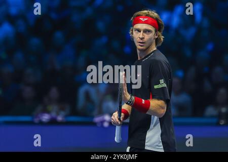 Turin, Italien. November 2024. Andrey Rublev aus Russland reagiert beim Gruppenspiel der Männer gegen Casper Ruud aus Norwegen am 6. Tag des Nitto ATP Finals 2024 in der Inalpi Arena. Casper Ruud gewinnt mit 6:4, 5:7, 6-2 gegen Andrey Rublev Credit: SOPA Images Limited/Alamy Live News Stockfoto