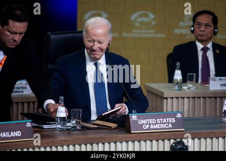 Lima, Peru. November 2024. Präsident Joe Biden nimmt am informellen Dialog der Staats- und Regierungschefs des Gipfels zur Wirtschaftszusammenarbeit Asien-Pazifik (APEC) auf dem APEC-Gipfel am Freitag, den 15. November 2024 in Lima, Peru, Teil. Foto über APEC Peru/UPI Credit: UPI/Alamy Live News Stockfoto