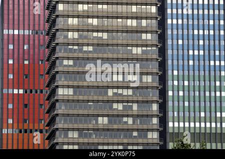 Deutschlandradio-Gebäude, Deutschlandfunk, dahinter das ehemalige Hauptquartier der Deutschen Welle, Büroturm und Studioturm, Raderbergguertel, Köln Stockfoto