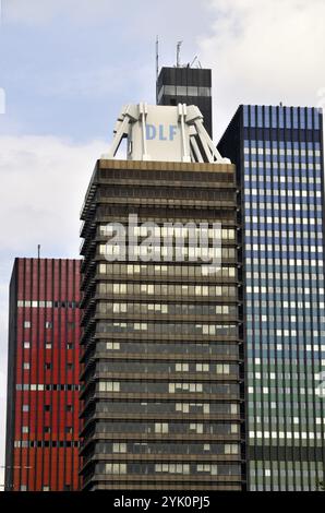 Deutschlandradio-Gebäude, Deutschlandfunk, dahinter das ehemalige Hauptquartier der Deutschen Welle, Büroturm und Studioturm, Raderbergguertel, Köln Stockfoto