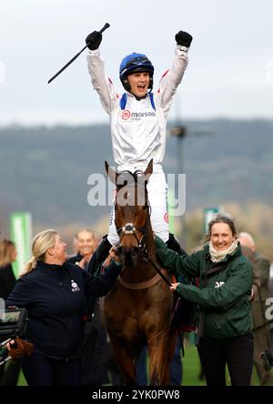 Freddie Gingell gewann den Paddy Power Gold Cup Handicap Chase mit Il Ridoto während des Paddy Power Day auf der Cheltenham Racecourse. Bilddatum: Samstag, 16. November 2024. Stockfoto