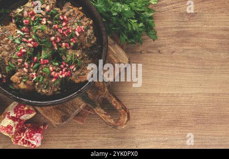 Guruli, georgianisches Huhn, mit Walnüssen, gedünstet in Wein und Gewürzen, gurianisches Huhn, hausgemacht, keine Leute Stockfoto