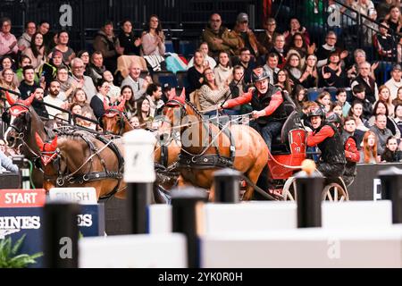 Stuttgart, Deutschland. November 2024. Voutaz Jerome, Schweiz FEI Driving World Cup MASTERHORSE DEUTSCHER MEISTER Zeit-Hindernisfahren Vierspaenner mit 2 Umlaeufen Wertungspruefung für den Weltcup Fahren 2024/2025 International GER, Stuttgart German Masters 2024, 38. internationales Reitturnier, 16.11.2024 Foto: Eibner-Pressefoto/Roger Buerke Credit: dpa/Alamy Live News Stockfoto