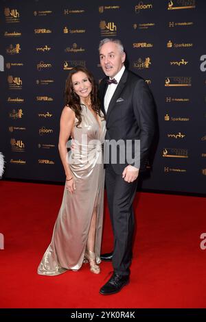 Anita Hofmann mit Ehemann Christian Filip bei der Verleihung der Goldenen Henne in den Messehallen in Leipzig am 15.11.2024 *** Anita Hofmann mit Ehemann Christian Filip bei der Preisverleihung des Goldenen Hen in Leipzig am 15. 11 2024 Stockfoto