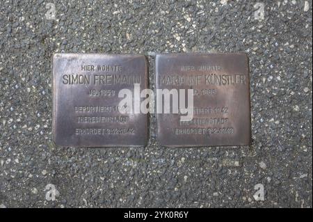 Stolpersteine, Erinnerung an jüdische Mitbürger, die während der NS-Zeit vom Nationalsozialismus verfolgt, ermordet und deportiert wurden, schnaitt Stockfoto