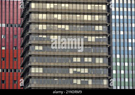 Deutschlandradio-Gebäude, Deutschlandfunk, dahinter das ehemalige Hauptquartier der Deutschen Welle, Büroturm und Studioturm, Raderbergguertel, Köln Stockfoto