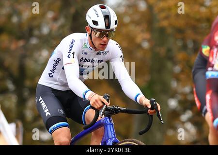 Merksplas, Belgien. November 2024. Der belgische Thibau Nys wurde während des Herrenrennens des Superprestige Merksplas Cyclocross-Rennens, der vierten Etappe (4/8) des Superprestige Cyclocross-Rennens, am Samstag, den 16. November 2024, in Merksplas gezeigt. BELGA FOTO DAVID PINTENS Credit: Belga News Agency/Alamy Live News Stockfoto