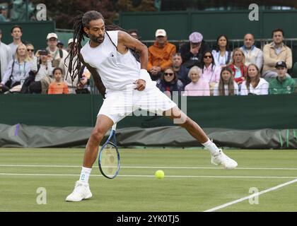 Jamaikanischer Tennisspieler Dustin Brown im Einsatz bei den Wimbledon Championships 2024 in London, England, Großbritannien, Europa Stockfoto