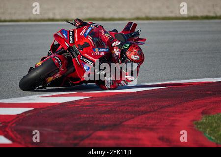 Francesco Bagnaia aus Italien reitet für das Ducati Lenovo Team, das während der Qualifikation der MotoGP des Motul Solidarity Grand Prix in Aktion war Stockfoto