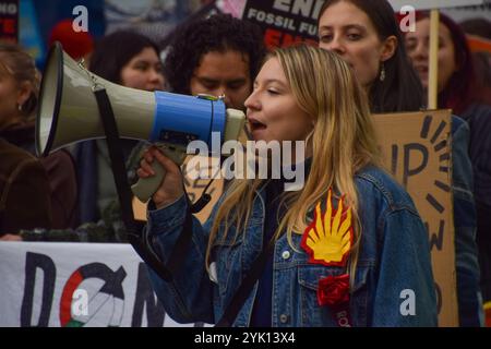 London, Großbritannien. November 2024. Demonstranten marschieren in Zentral-London und fordern Klimagerechtigkeit und ein Ende der fossilen Brennstoffe, und in Solidarität mit Palästina, wie die COP29 in Aserbaidschan weitergeht. Quelle: Vuk Valcic/Alamy Live News Stockfoto