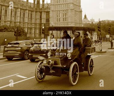 Sepia 1904 Cadillac London Nach Brighton Veteran Car Run Westminster Bridge London Stockfoto