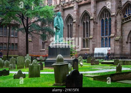 Monument-Statue für John Watts auf dem Trinity Church Cemetery in New York, Manhattan, USA Stockfoto