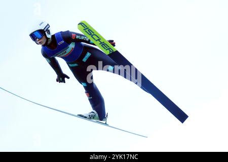 Hinterzarten, Deutschland. November 2024. Yann Kullmann (SC Hinterzarten) beim DSV-Jugendcup/Deutschlandpokal Skisprung Hinterzarten 2024 Credit: dpa/Alamy Live News Stockfoto