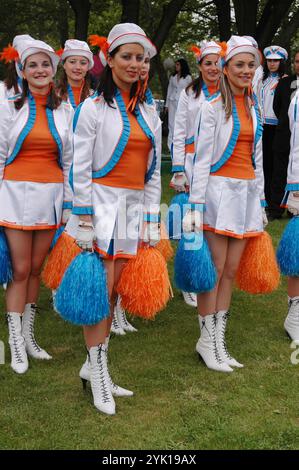 22. Mai 2005, Albena Resort-Bulgarien, Nina Chilova, bulgrinische Ministerin für Kultur und Tourismus bei der offiziellen Eröffnung der bulgrinischen Sommersaison 2005, Tänzerin in traditioneller nationaler Kleidung, Bulgrain hat Parlamentswahlen im Juni 2005 und Kandidat für die Mitgliedschaft in der Europäischen Union im Jahr 2007, (Foto: Francis Dean/Dean Pictures) nicht für kommerzielle Zwecke. Stockfoto