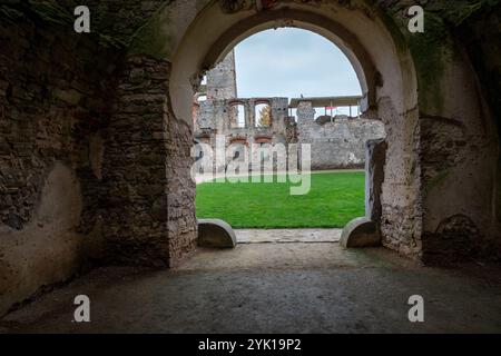 Ujazd, Polen 11. November 2023 Ruinen der Burg Krzyztopor aus dem 17. Jahrhundert, erbaut für die Adelsfamilie Ossolinski Stockfoto